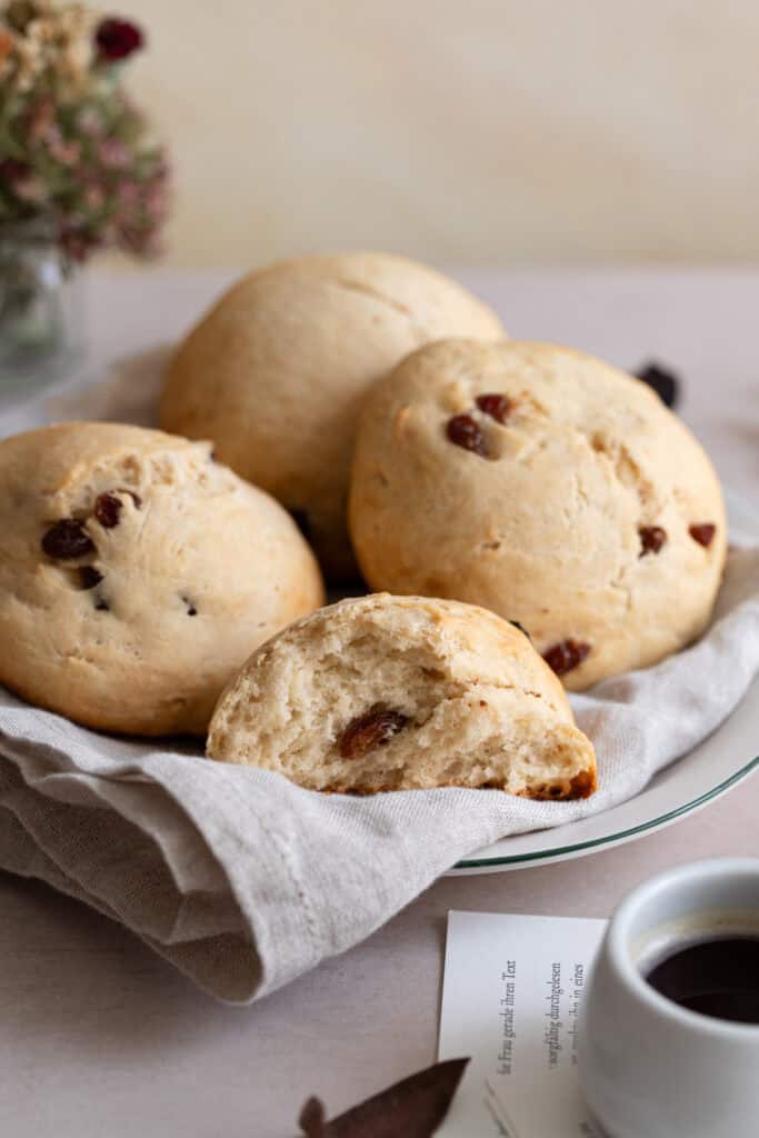 vegane Rosinenbrötchen